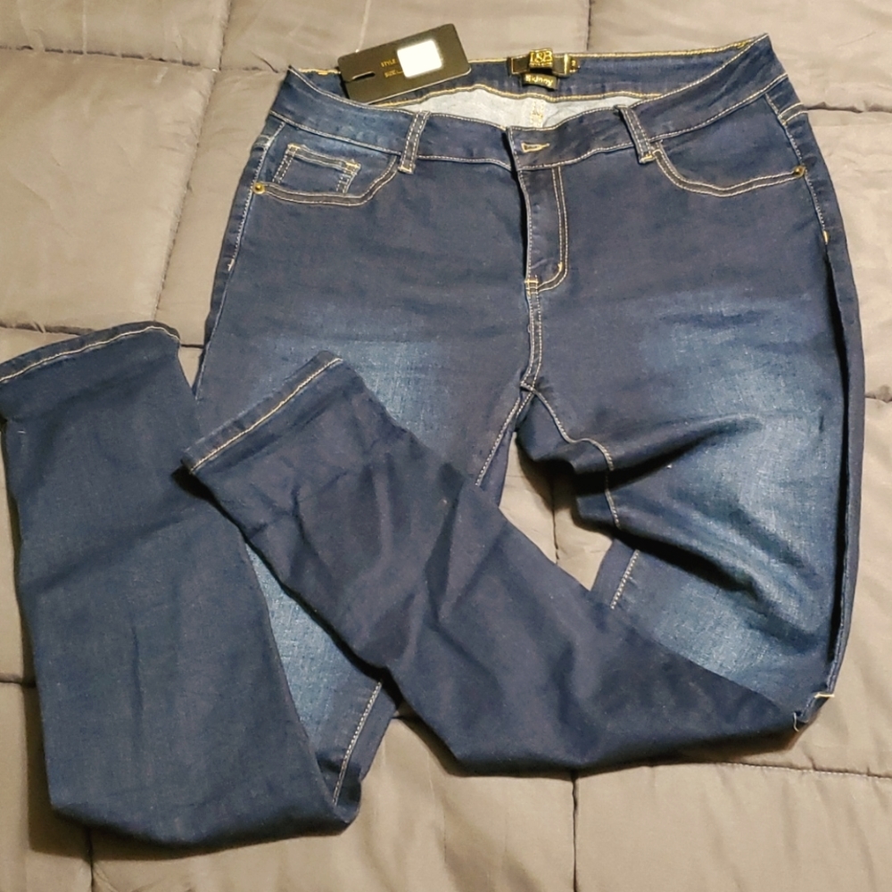 Dark wash skinny stretchy jeans